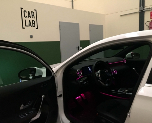 Reequipación de iluminación ambiente en Mecedes Clase A Reequipación de iluminación ambiente en Mecedes Clase A