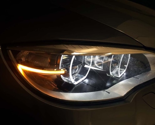 Luces del faro encendidas