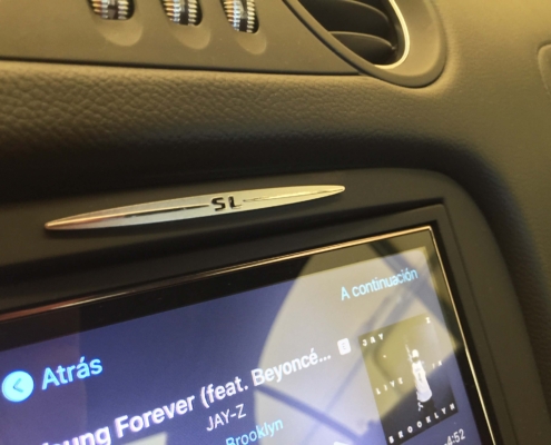 CarPlay en Mercedes SL Detalle de instalacion