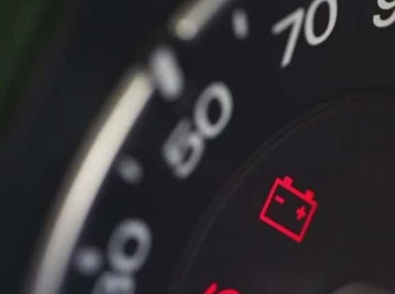 Panel de coche encendida de luces en el panel