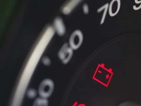 Panel de coche encendida de luces en el panel